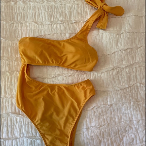 Abercrombie and Fitch swim - Picture 2 of 2